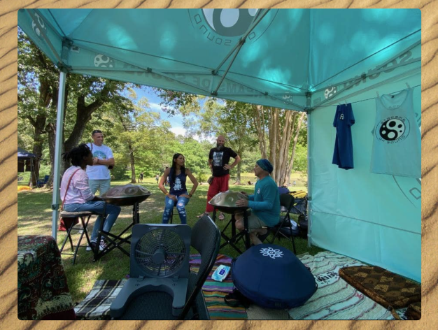 Demonstrating how the handpan works to the public
